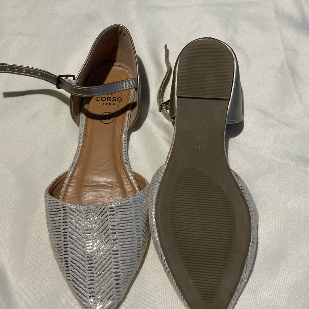 Fancy sandals. - Picture 3 of 3
